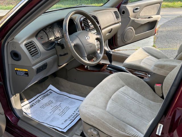 2002 Hyundai Sonata Image 7