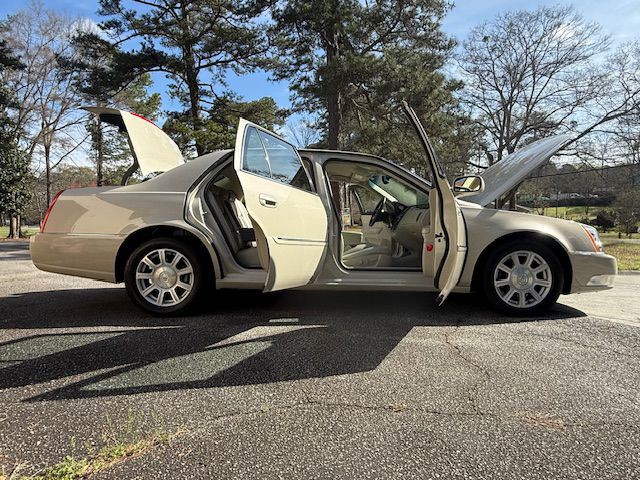 2011 Cadillac DTS Image 5