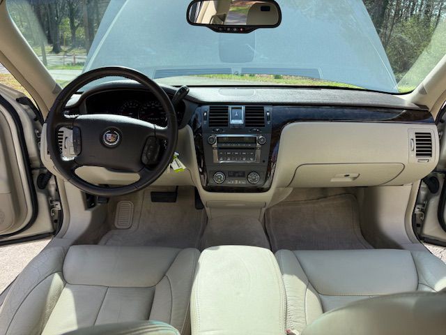 2011 Cadillac DTS Image 7