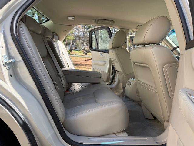 2011 Cadillac DTS Image 8