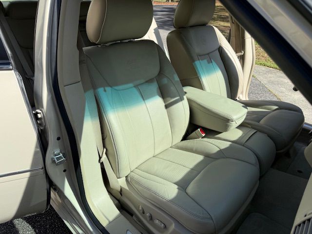 2011 Cadillac DTS Image 9