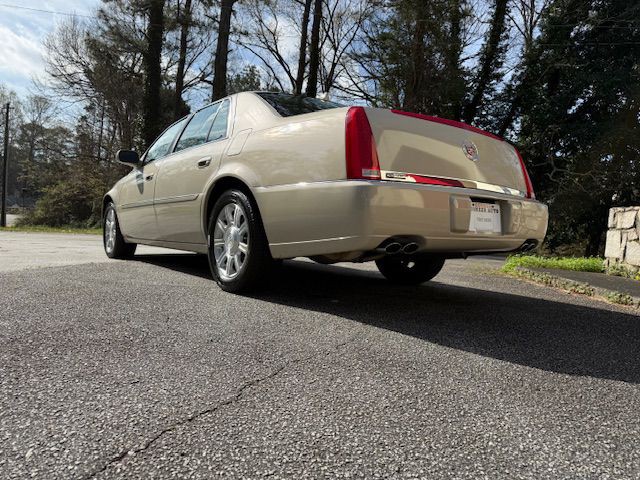 2011 Cadillac DTS Image 12