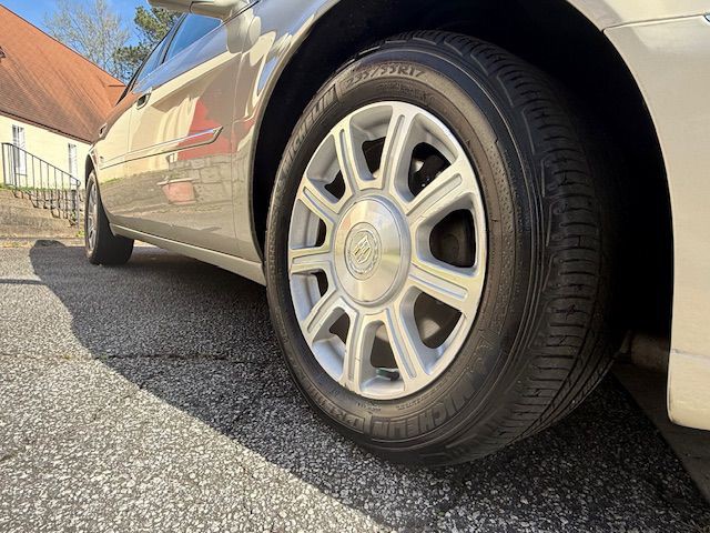 2011 Cadillac DTS Image 18