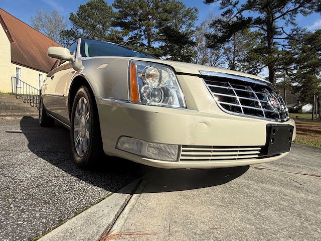 2011 Cadillac DTS Image 19