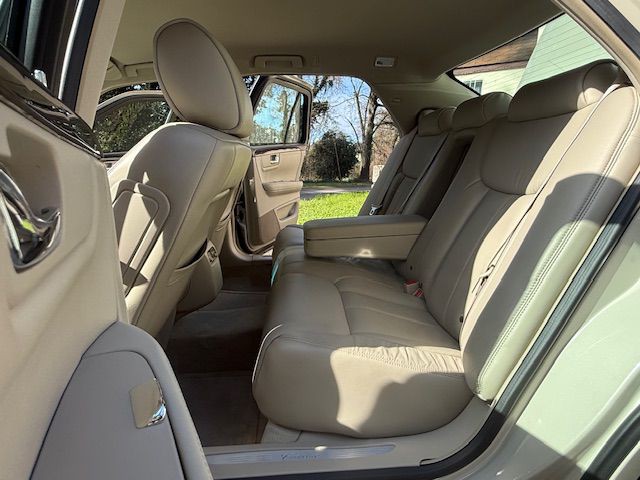 2011 Cadillac DTS Image 27