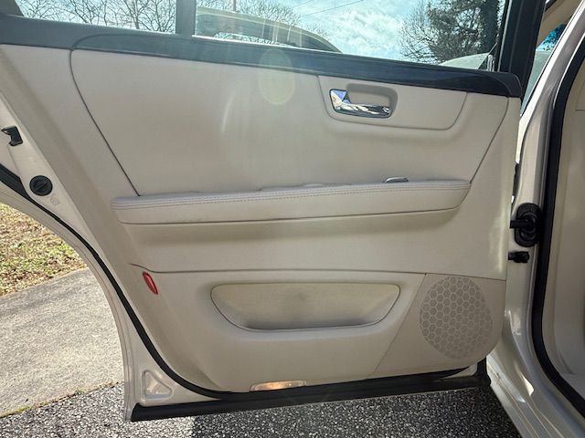 2011 Cadillac DTS Image 30