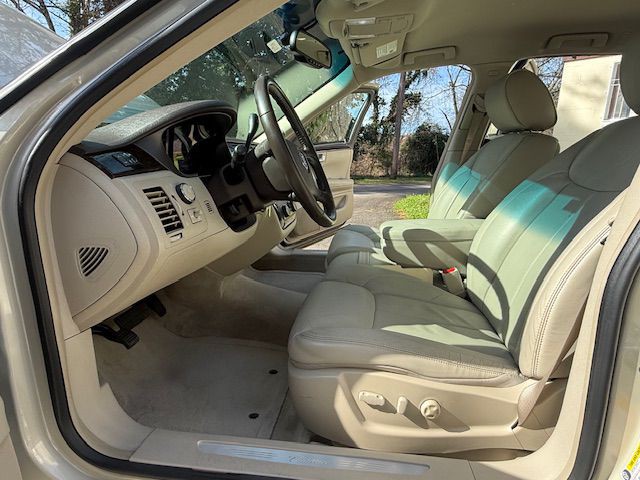 2011 Cadillac DTS Image 32