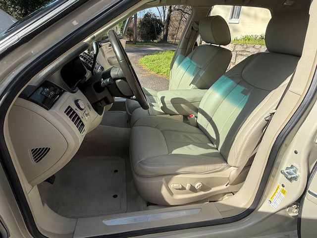 2011 Cadillac DTS Image 33