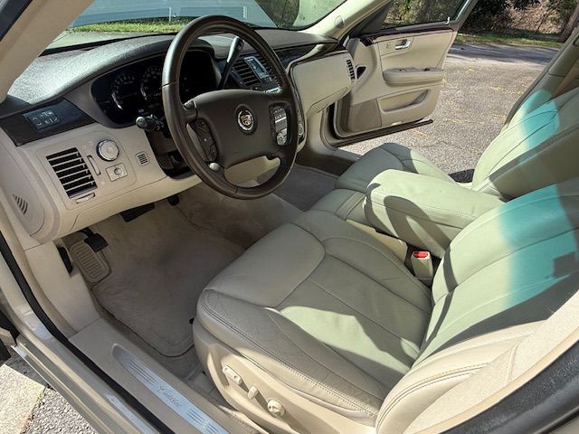 2011 Cadillac DTS Image 34