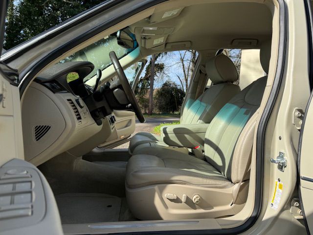 2011 Cadillac DTS Image 36