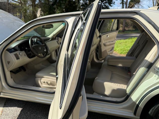 2011 Cadillac DTS Image 37