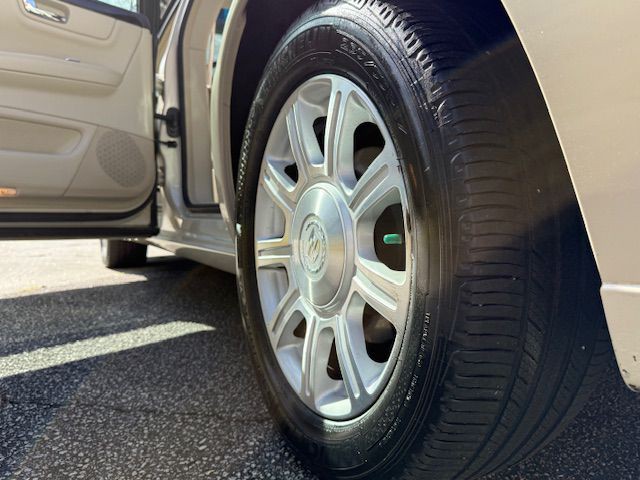 2011 Cadillac DTS Image 38