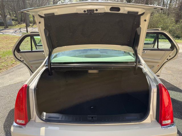 2011 Cadillac DTS Image 40