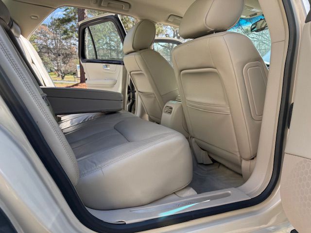 2011 Cadillac DTS Image 42