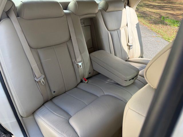 2011 Cadillac DTS Image 43