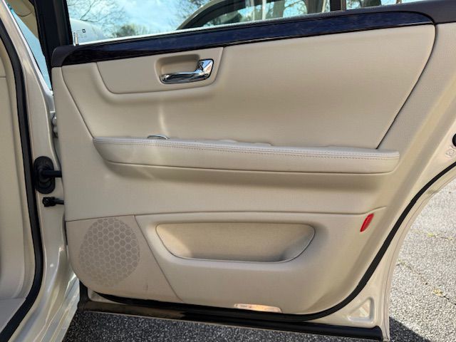 2011 Cadillac DTS Image 44