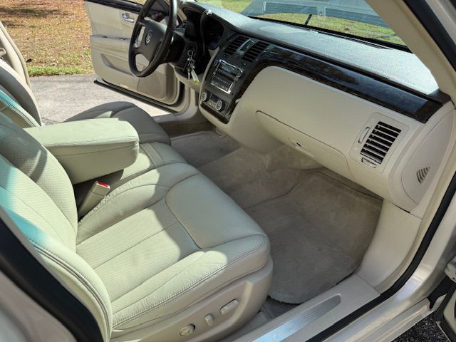 2011 Cadillac DTS Image 45