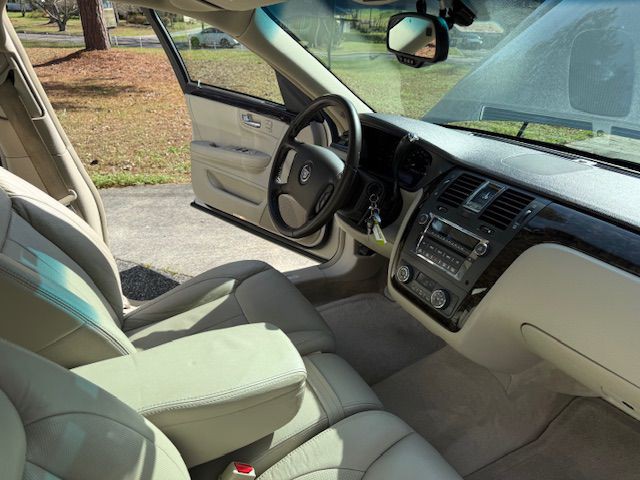 2011 Cadillac DTS Image 46