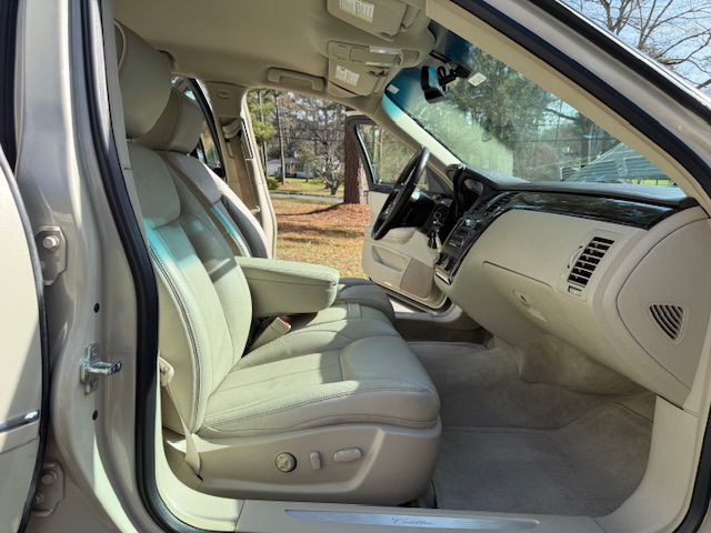 2011 Cadillac DTS Image 47