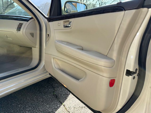 2011 Cadillac DTS Image 48