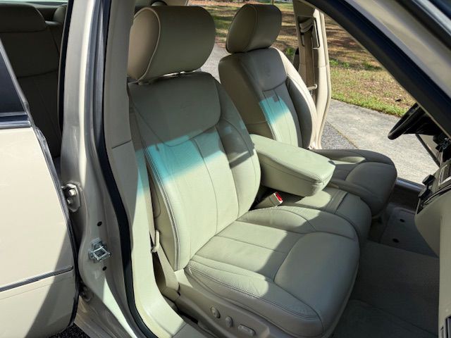 2011 Cadillac DTS Image 49