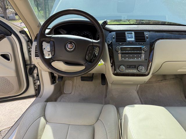 2011 Cadillac DTS Image 52