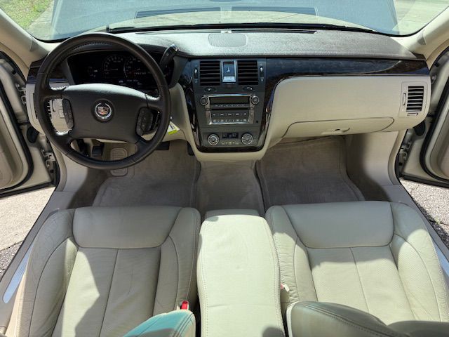 2011 Cadillac DTS Image 53