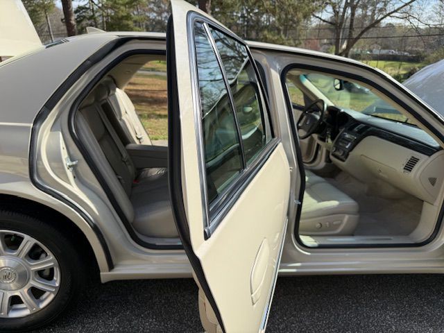 2011 Cadillac DTS Image 54