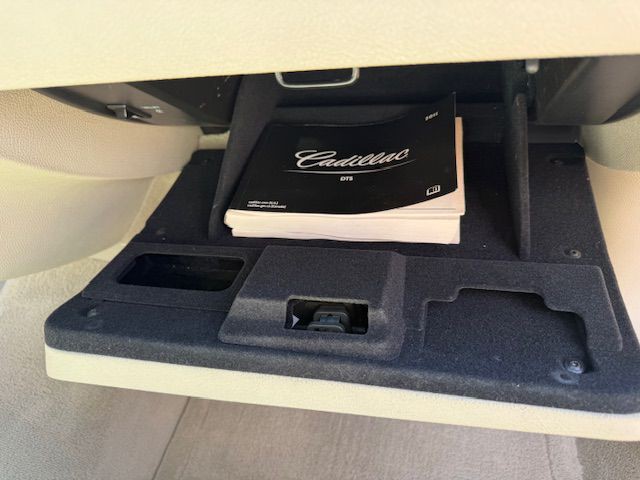 2011 Cadillac DTS Image 60