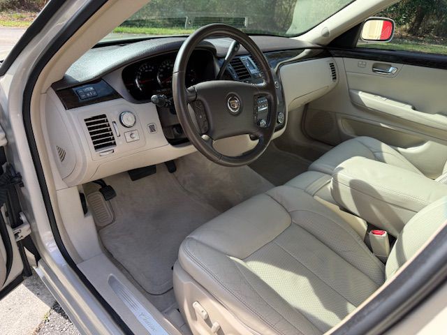 2011 Cadillac DTS Image 61