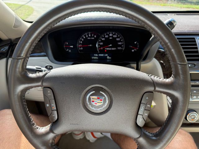 2011 Cadillac DTS Image 64