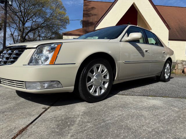2011 Cadillac DTS Image 70