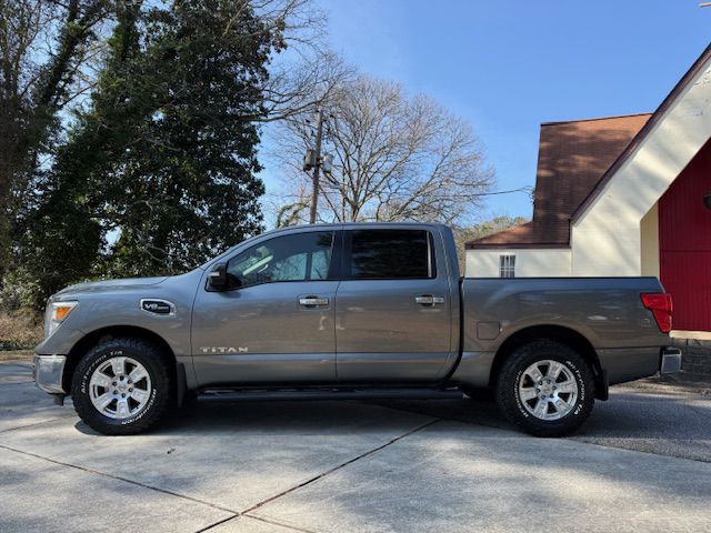 2017 Nissan Titan Image 2
