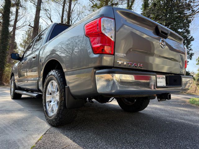 2017 Nissan Titan Image 4