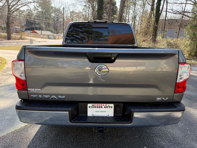 2017 Nissan Titan Image 5