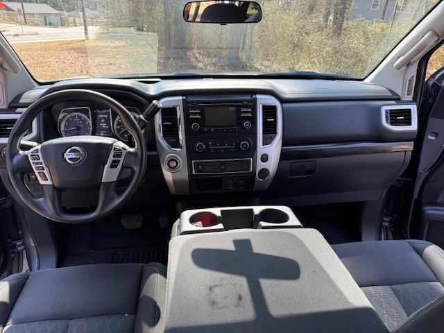 2017 Nissan Titan Image 6