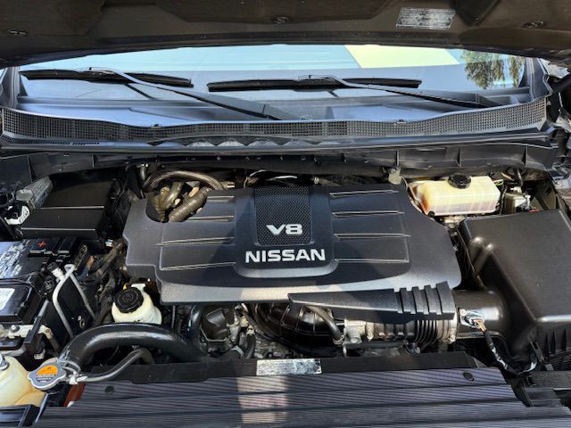 2017 Nissan Titan Image 10