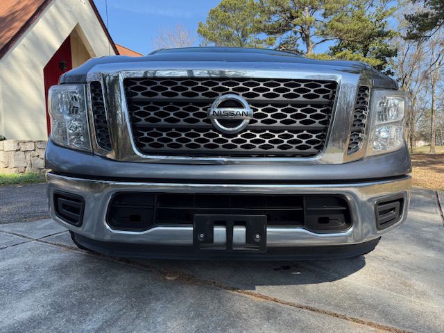 2017 Nissan Titan Image 24