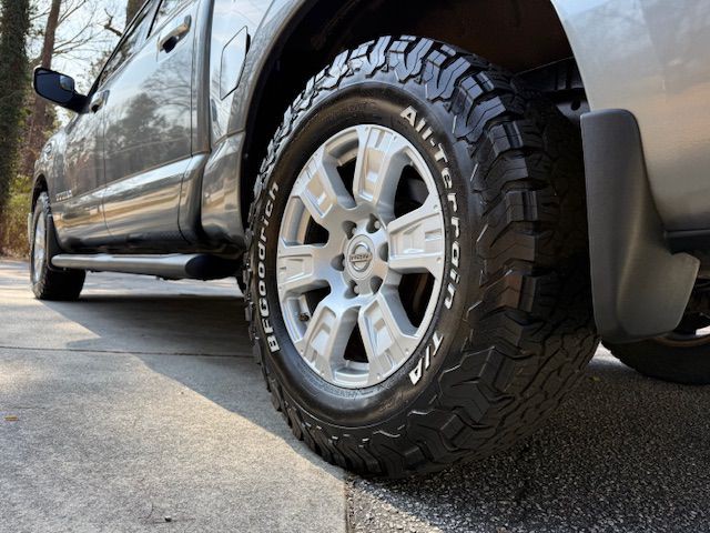 2017 Nissan Titan Image 30