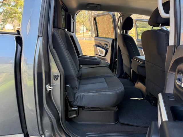2017 Nissan Titan Image 41