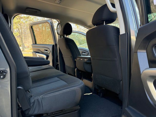 2017 Nissan Titan Image 43