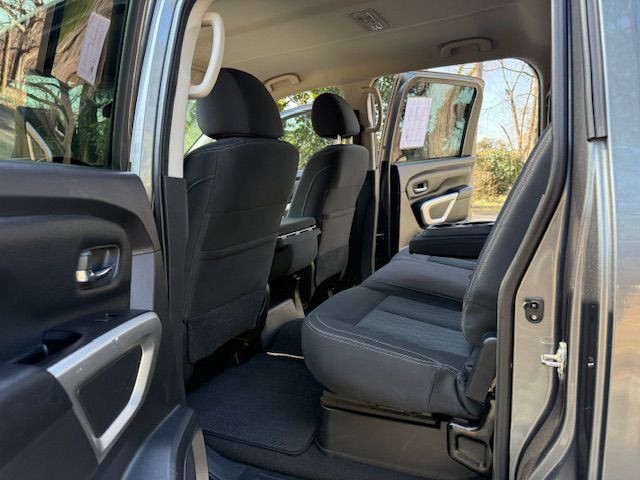 2017 Nissan Titan Image 46