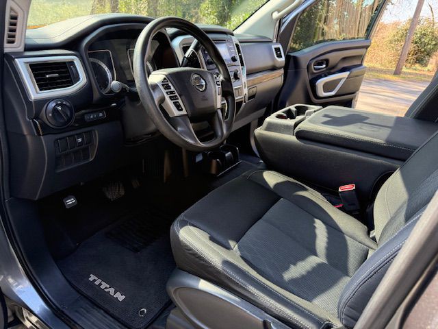 2017 Nissan Titan Image 48