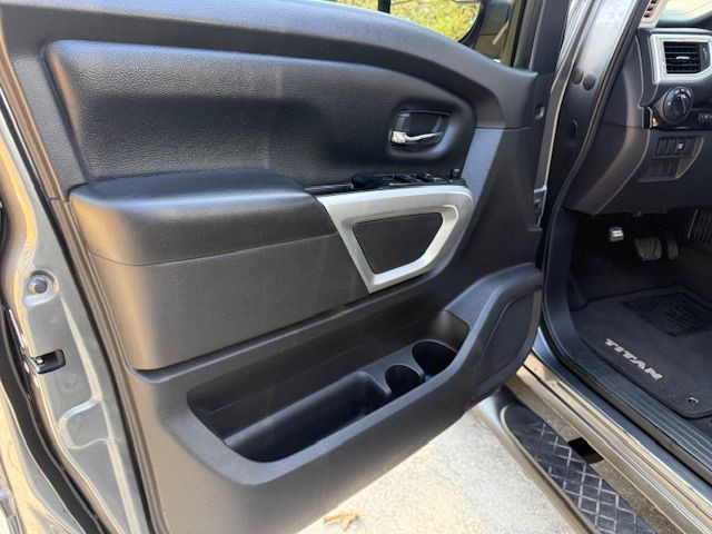 2017 Nissan Titan Image 49