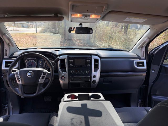 2017 Nissan Titan Image 51