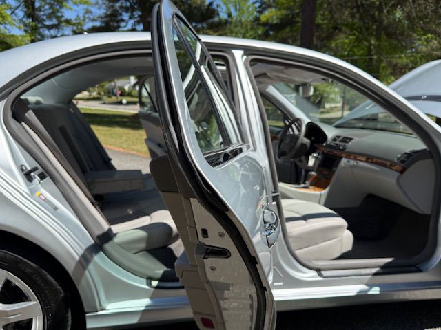 2007 Mercedes-Benz E-Class Image 24