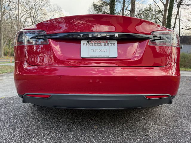 2015 Tesla Model S Image 3
