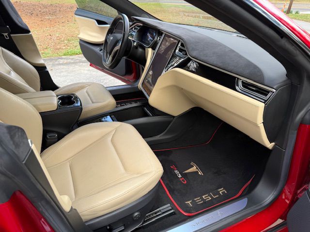 2015 Tesla Model S Image 6