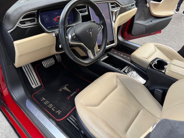 2015 Tesla Model S Image 7