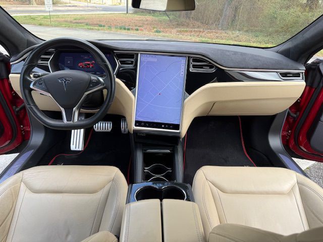 2015 Tesla Model S Image 8